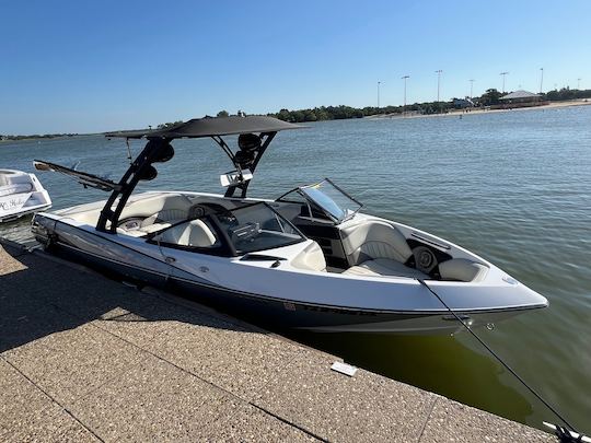 Bateau de surf Malibu Wakesetter 247 LSV