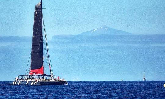 Alquile un catamarán de crucero para grupos grandes en Mogán, España