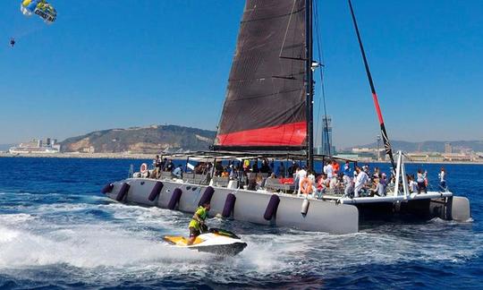 Alquile un catamarán de crucero para grupos grandes en Mogán, España