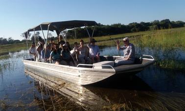 Louez un ponton pour 16 personnes à Maun, au Botswana, pour votre prochaine aventure fluviale