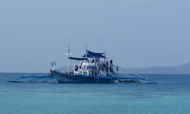 Alugue um barco tradicional e faça um cruzeiro em El Nido, Filipinas