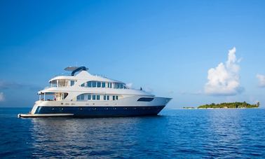 Location de yacht de luxe aux Maldives pour 18 personnes