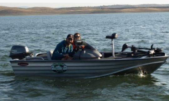 Aproveite a pesca em Puebla de Alcocer, Espanha, em Bass Boat