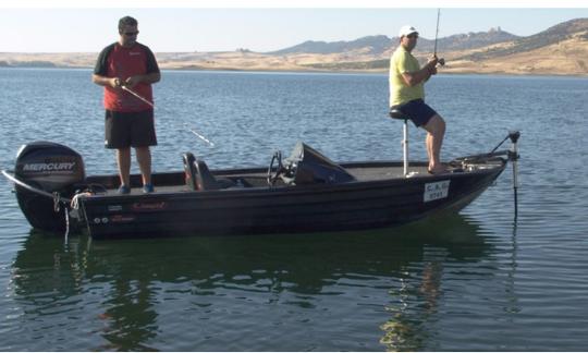 Aproveite a pesca em Puebla de Alcocer, Espanha, em Bass Boat