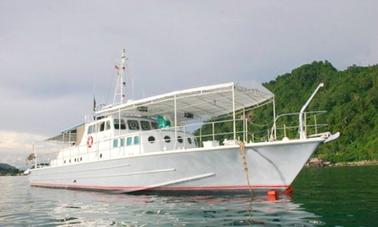 Charter de surf de 82 pieds sur l'île de Mentawi, en Indonésie