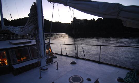 Velero clásico de madera de 55 pies de Lisboa