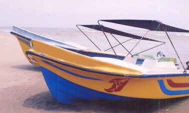 Louez un bateau à moteur avec moteur hors-bord de 15 CV à Negombo, Sri Lanka