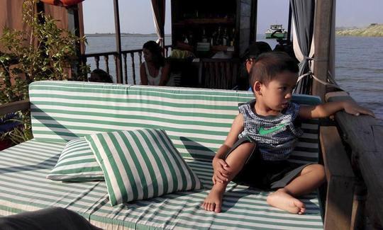 Alugue um barco de passageiros em Phnom Penh, Camboja