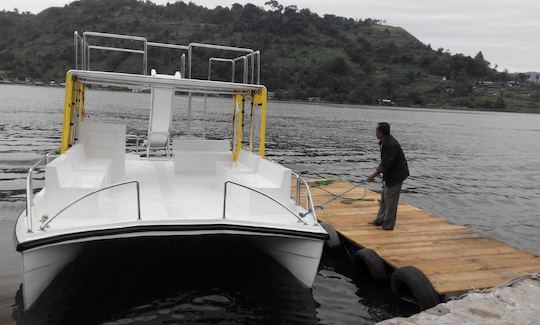 Aluguel de Power Catamaran em Girsang Sipangan Bolon, Indonésia