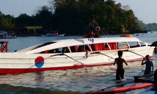 Alugue um barco tradicional para 15 pessoas em Alaminos, Filipinas, para sua próxima aventura nas Cem Ilhas