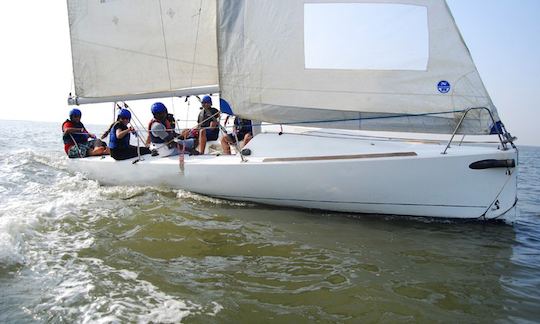 Harbour Crossing on Yacht Beneteau 7.5 from Mumbai to Mandwa