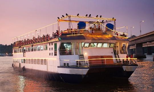 Croisière nocturne quotidienne en bateau sur le M.V. Paradise-II à Goa