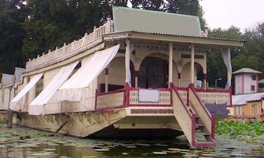 Extraordinary Houseboat Adventure in Himachal Pradesh, India