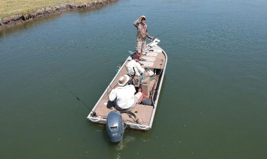 Reserve un chárter de pesca en Lephalale, Sudáfrica, en un barco de lubina