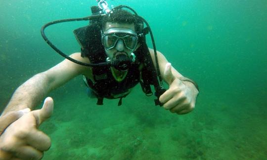 Disfruta de viajes de buceo en Karachi, Pakistán