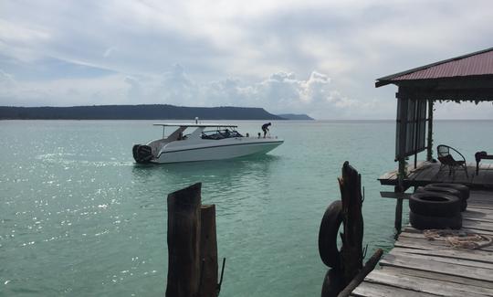 Découvrez la baie de Kompong Som avec cette location de yacht à moteur à Krong Preah Sihanouk, au Cambodge