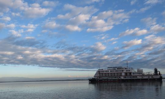 Crucero MV Mahabaahu, río Brahmaputra, Assam, noreste de la India