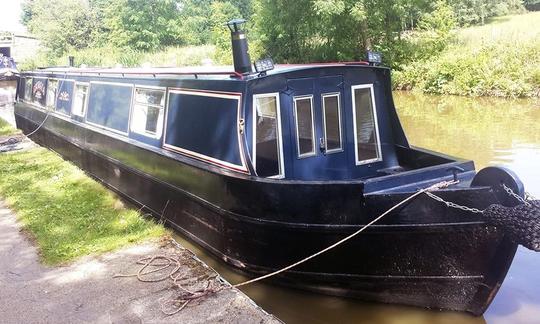 Alquile un barco por el Canal de Georgia en Chinley, Londres