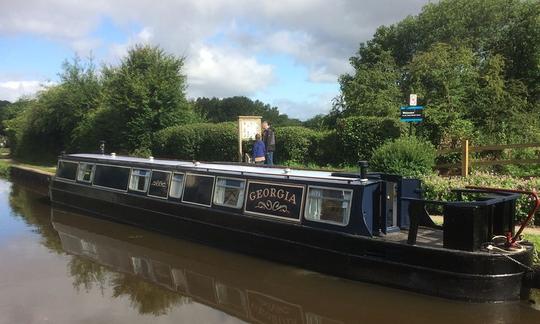 Alquile un barco por el Canal de Georgia en Chinley, Londres