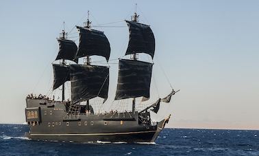 Alugue um mega iate Black Pearl Sailing de 113 pés na província do Sinai do Sul, Egito