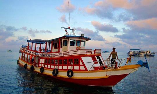 Barco de passageiros na Tailândia