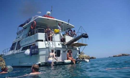 Louer un yacht à moteur en Crète, Grèce