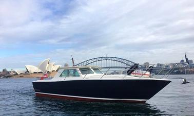 Iate a motor Charter MV Salute no porto de Sydney