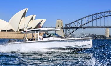 Cruzeiro esportivo europeu de luxo no porto de Sydney