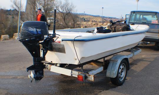 skiff California one of the safest and stable boats on the market suitable for four people fishing or cruising