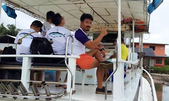 Profitez de la pêche à Tambon Bang Pla Soi, en Thaïlande, sur un yacht à moteur