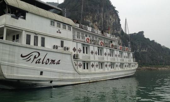 Alquile un barco de basura de 125 pies en Chuong Duong, Vietnam