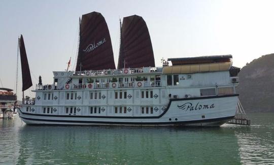 Alquile un barco de basura de 125 pies en Chuong Duong, Vietnam