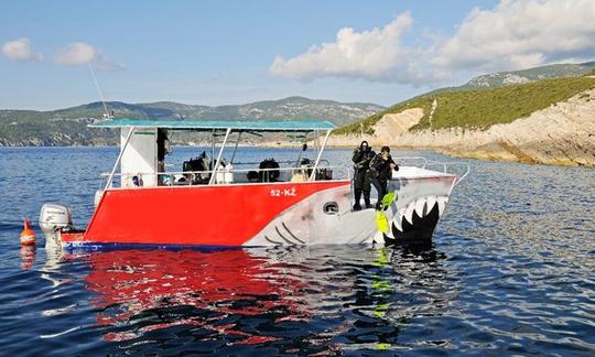 Excursions et cours de plongée en catamaran Shark à Komiža