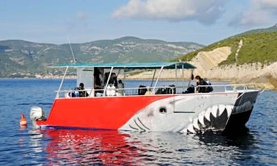 Excursions et cours de plongée en catamaran Shark à Komiža