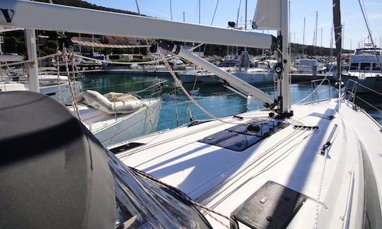 Charter 41ft ''Ile'' Bavaria Cruiser cruising Monohull in Split, Croatia