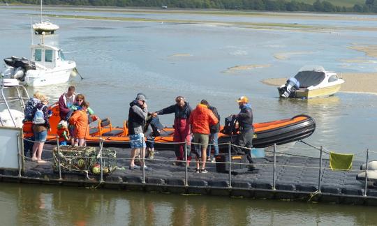 Louez un bateau gonflable rigide au Pays de Galles, Royaume-Uni