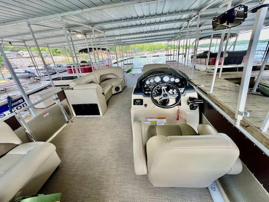 Lewis Smith Lake: 2022 Landau Tritoon (Pontoon) for 11 people