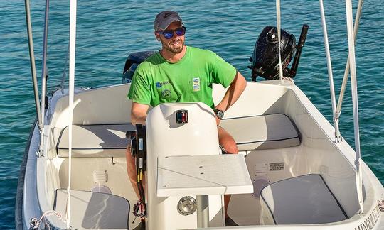 Console centrale de location de bateau pour 6 personnes avec toit bimini à Lasithi, Grèce