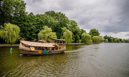 Alugue um barco tradicional em Augustów, Polônia