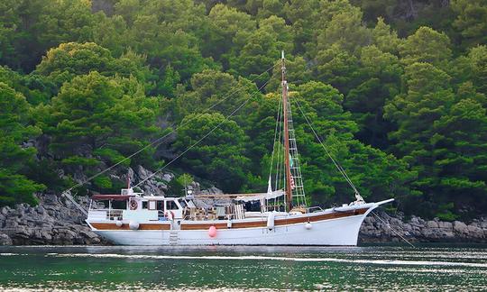 Charter 88' Dolin Gulet em Zadar, Croácia