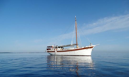 Charter 88' Dolin Gulet em Zadar, Croácia