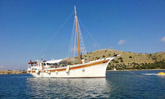 Charter 88' Dolin Gulet em Zadar, Croácia