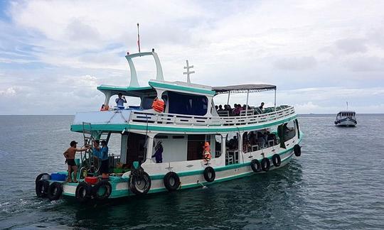 Desfrute da pesca em Thanh pho Phu Quoc, Vietnã, em um barco de passageiros