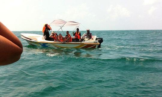 Aluguel de bote para 6 pessoas em Ilanthadiya, Sri Lanka