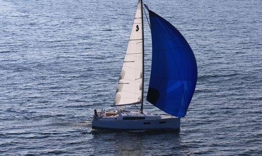 Monocoque de croisière Charter 35' Beneteau Oceanis - Oneira à Oristano, Italie