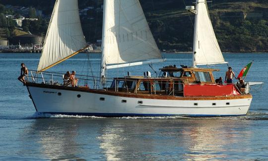 Velero clásico de madera de 55 pies de Lisboa