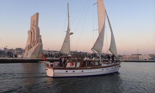 Velero clásico de madera de 55 pies de Lisboa