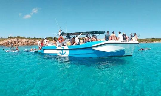 Passeio de barco saindo de Fornells, Espanha