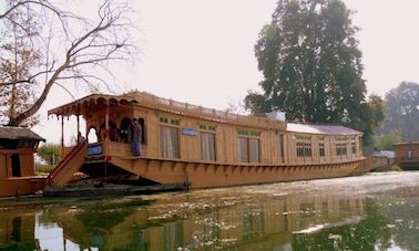 Two Bedroom Houseboat for Rent in Srinagar