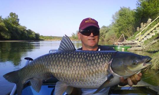 Aproveite a pesca em Petrinja, Croácia, na Hanna Houseboat